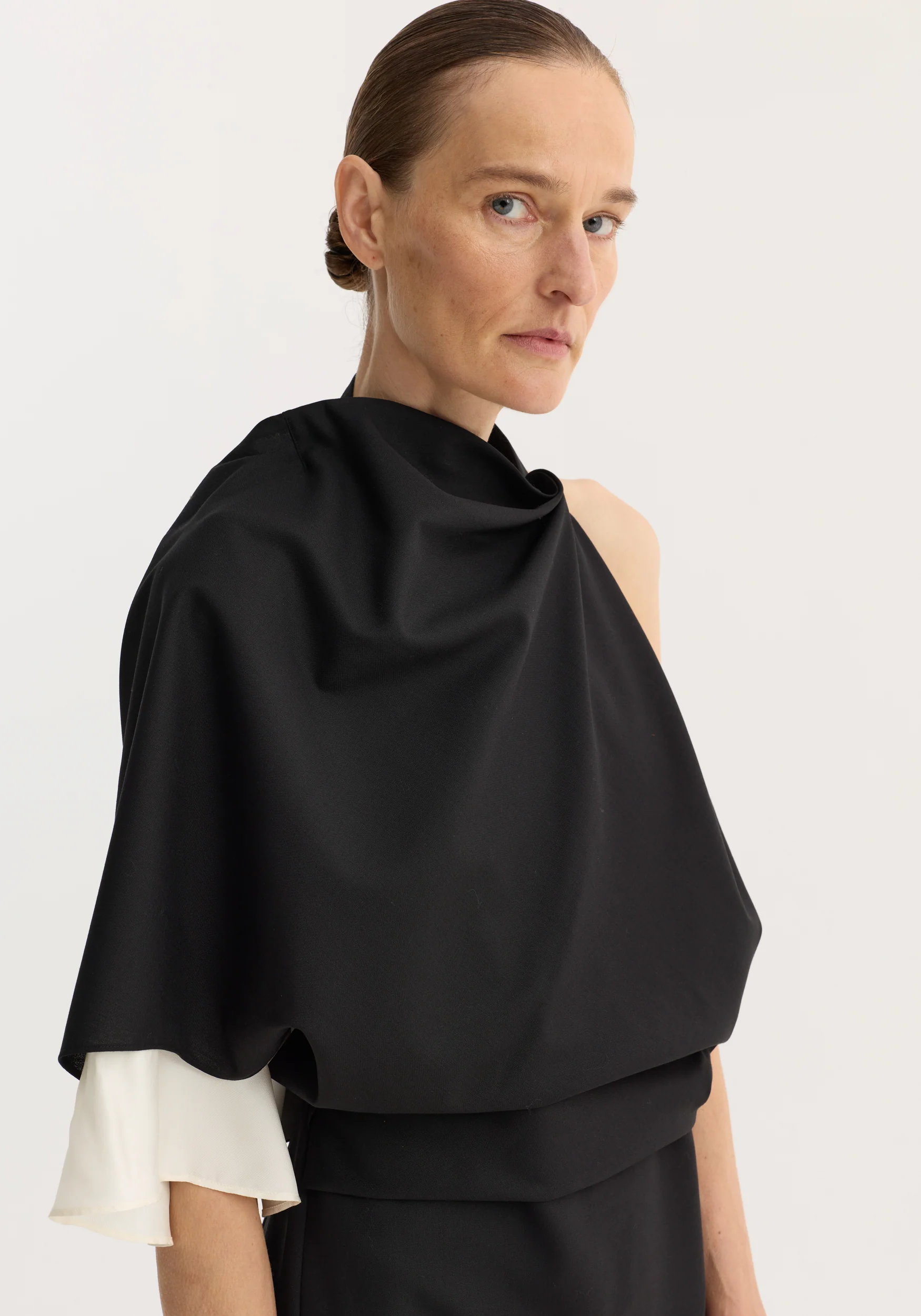 Draped open back dress | black - Image 4