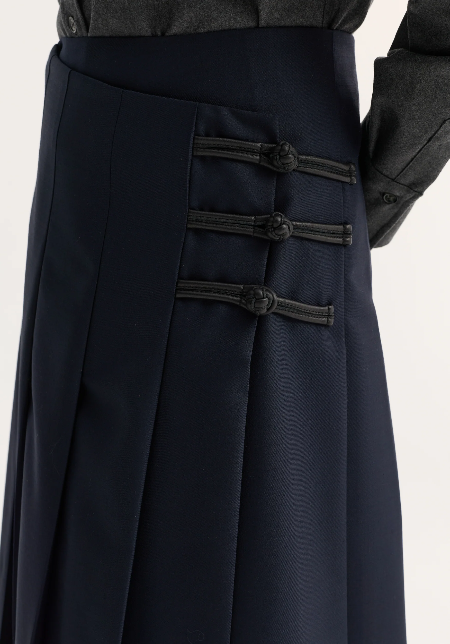 Pleated wool skirt with leather closures | navy - Image 4
