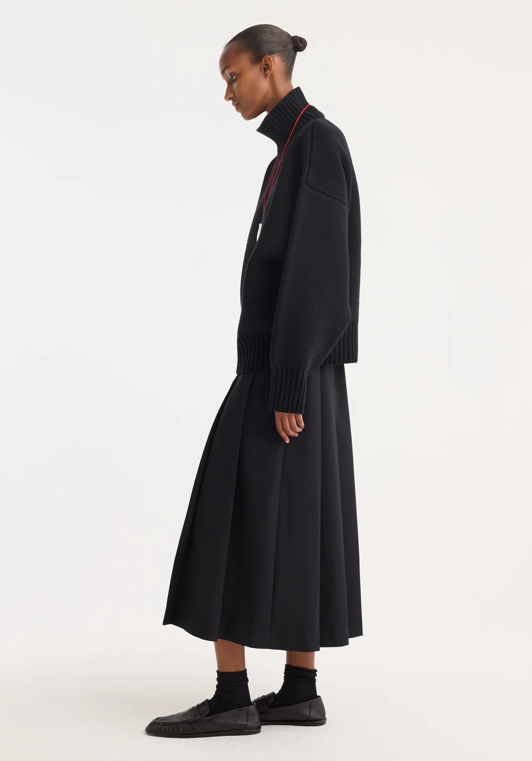 Sculptural compact turtleneck | black - Image 3