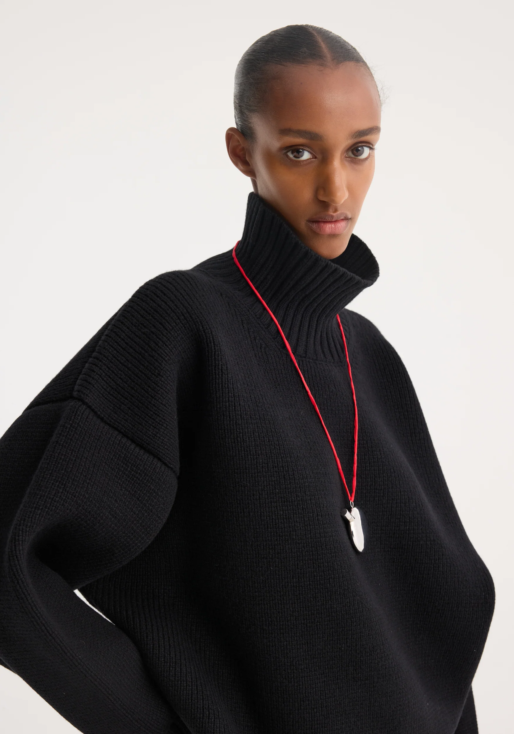 Sculptural compact turtleneck | black - Image 4