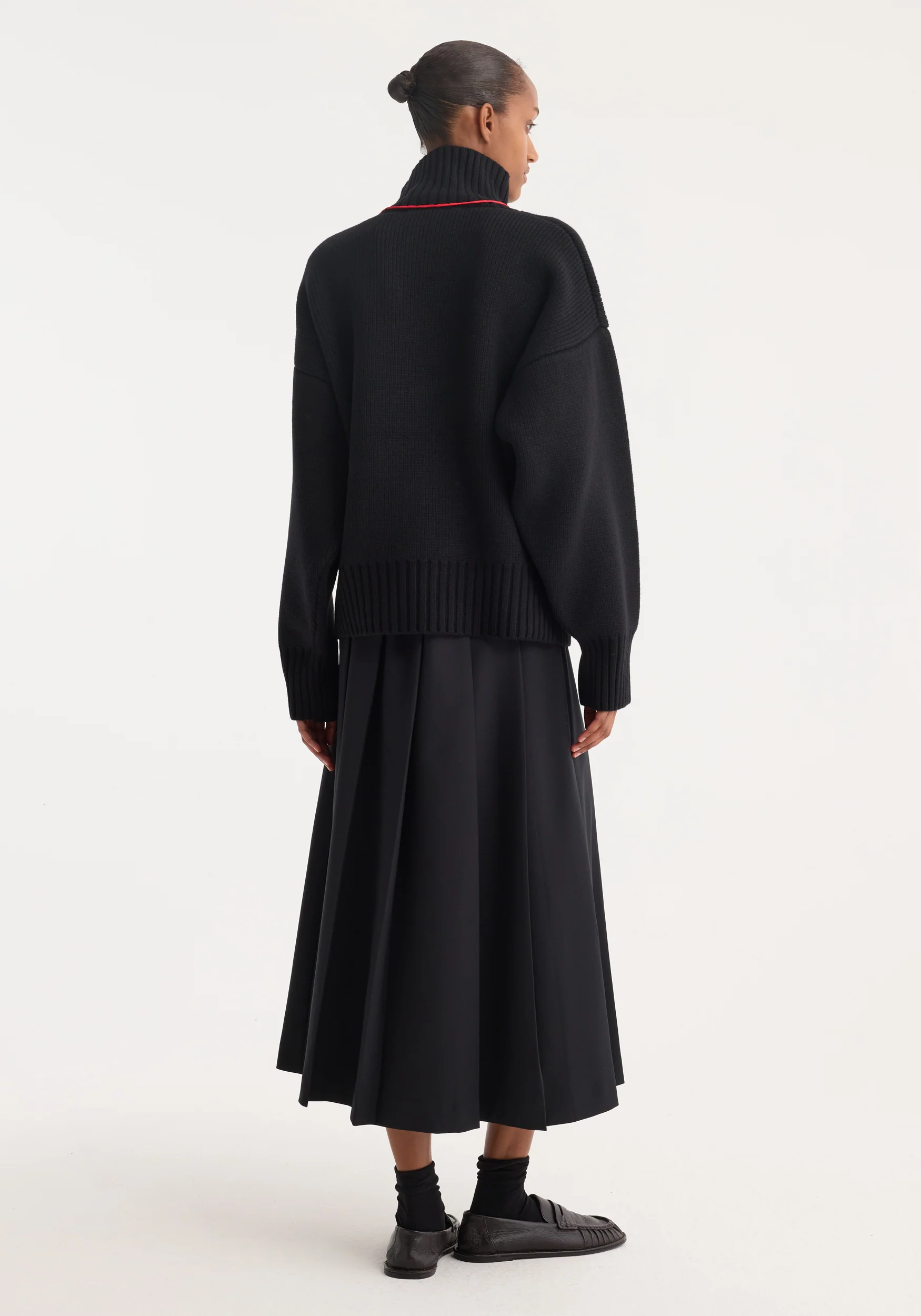Sculptural compact turtleneck | black - Image 5