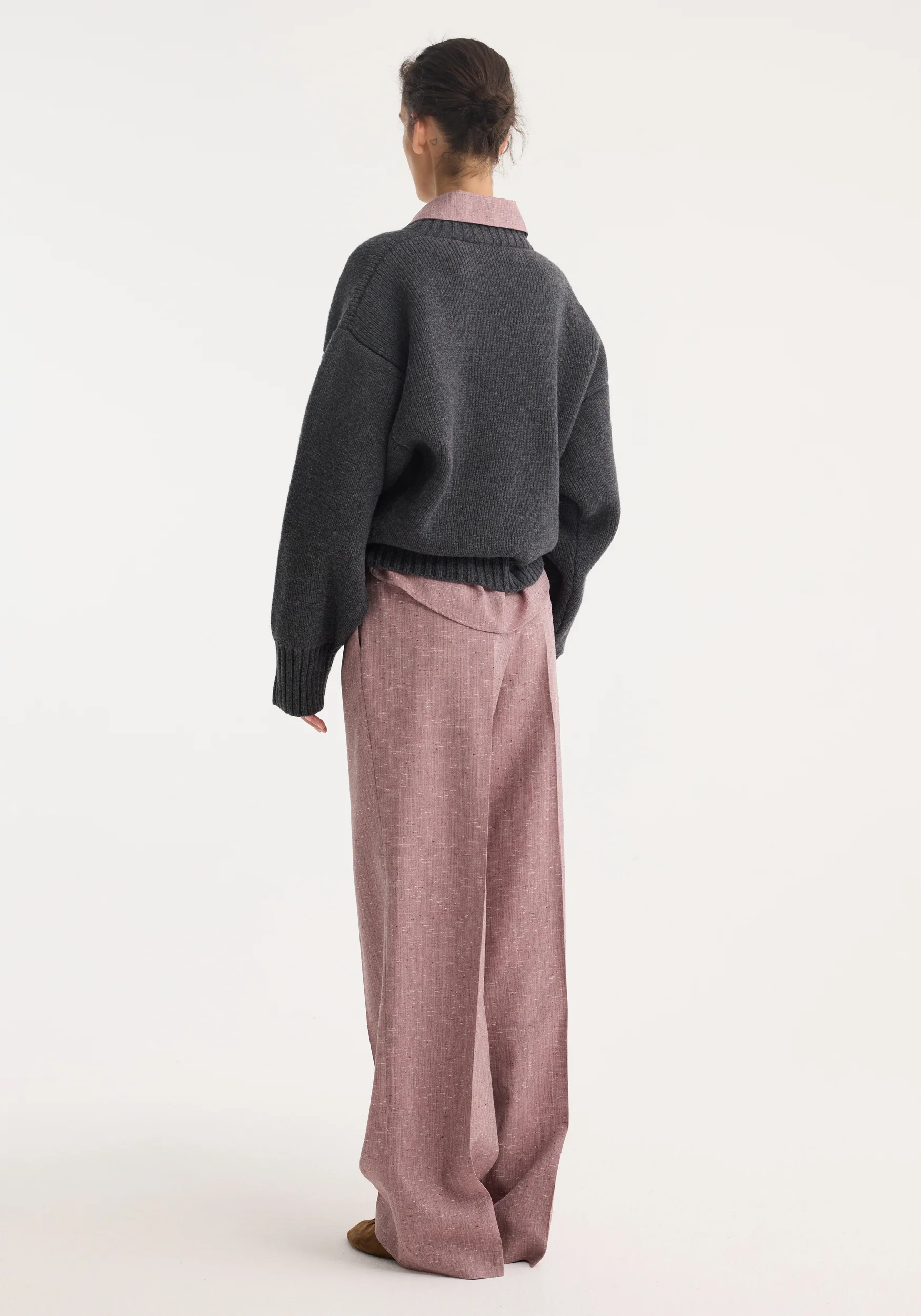 Sculptural compact v-neck | mid grey melange - Image 5