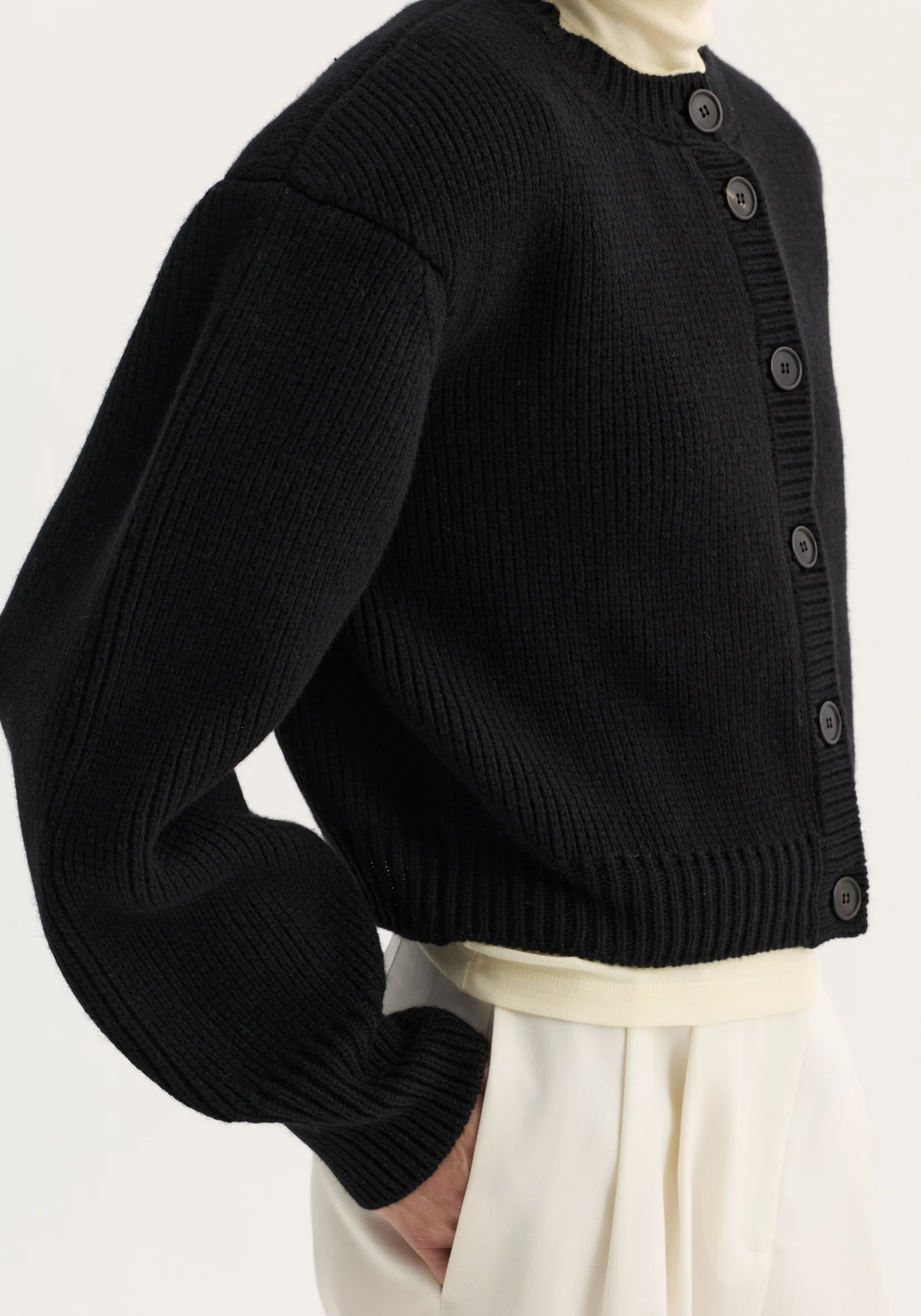 Statement shoulder cardigan | black - Image 3