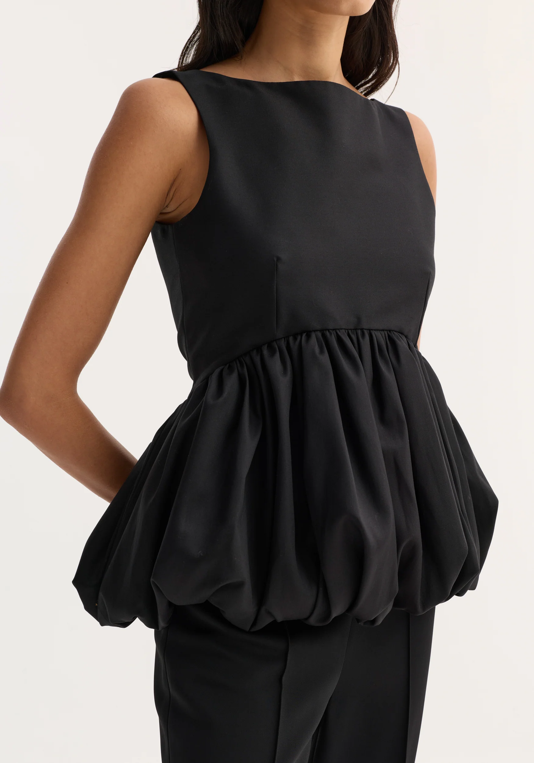 Voluminous boat-neck top | black - Image 4